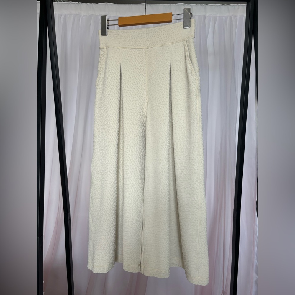 Lululemon Can You Feel The Pleat Crop 
Light Ivory (First Release)
